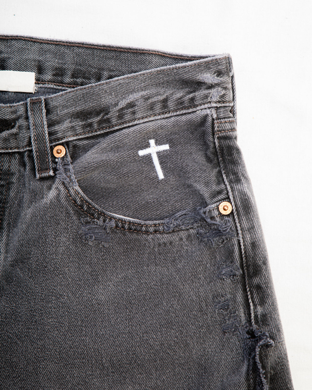 “WASHED BLACK” DISTRESSED JORTS